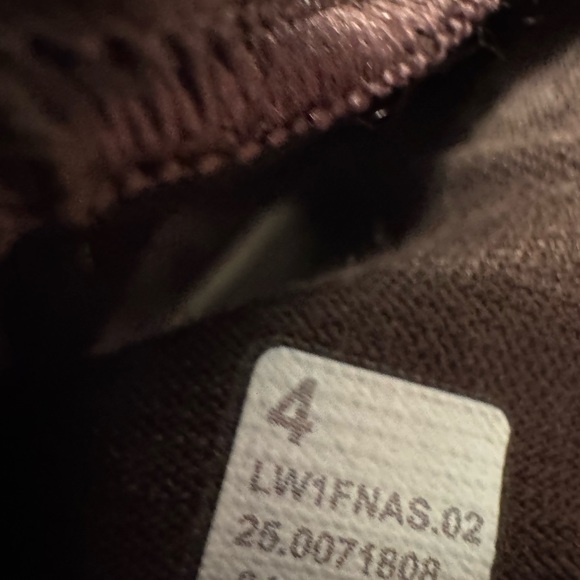 Lululemon Logo Elastic Everlux Shelf Tank NWT Size 4. - Picture 7 of 7